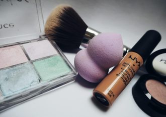 Los mejores sets de maquillaje para comprar online y cómo Aeropaq te lo entrega con rapidez y seguridad