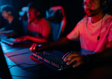 Los mejores teclados gamer en Amazon y cómo Aeropaq facilita tus compras