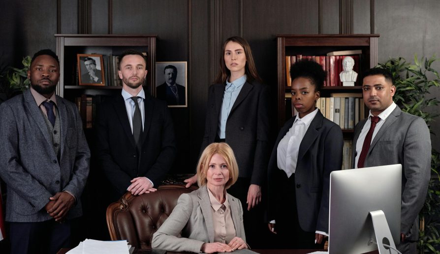 trajes para hombres que debes tener para destacar en reuniones