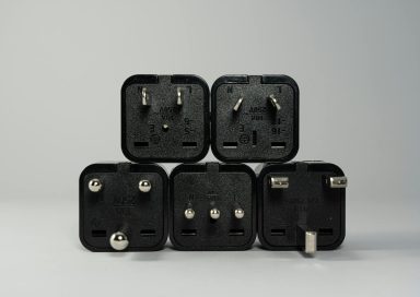 Adaptadores de corriente universales: Imprescindibles para turistas