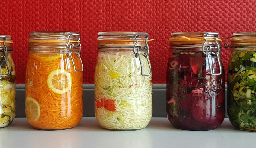 Herramientas y accesorios para condimentar.