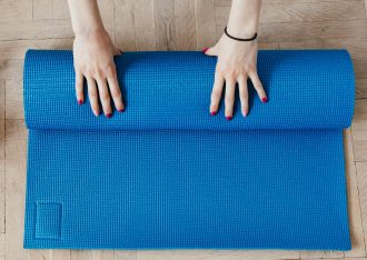 Tapetes de yoga perfectos para el ejercicio en casa